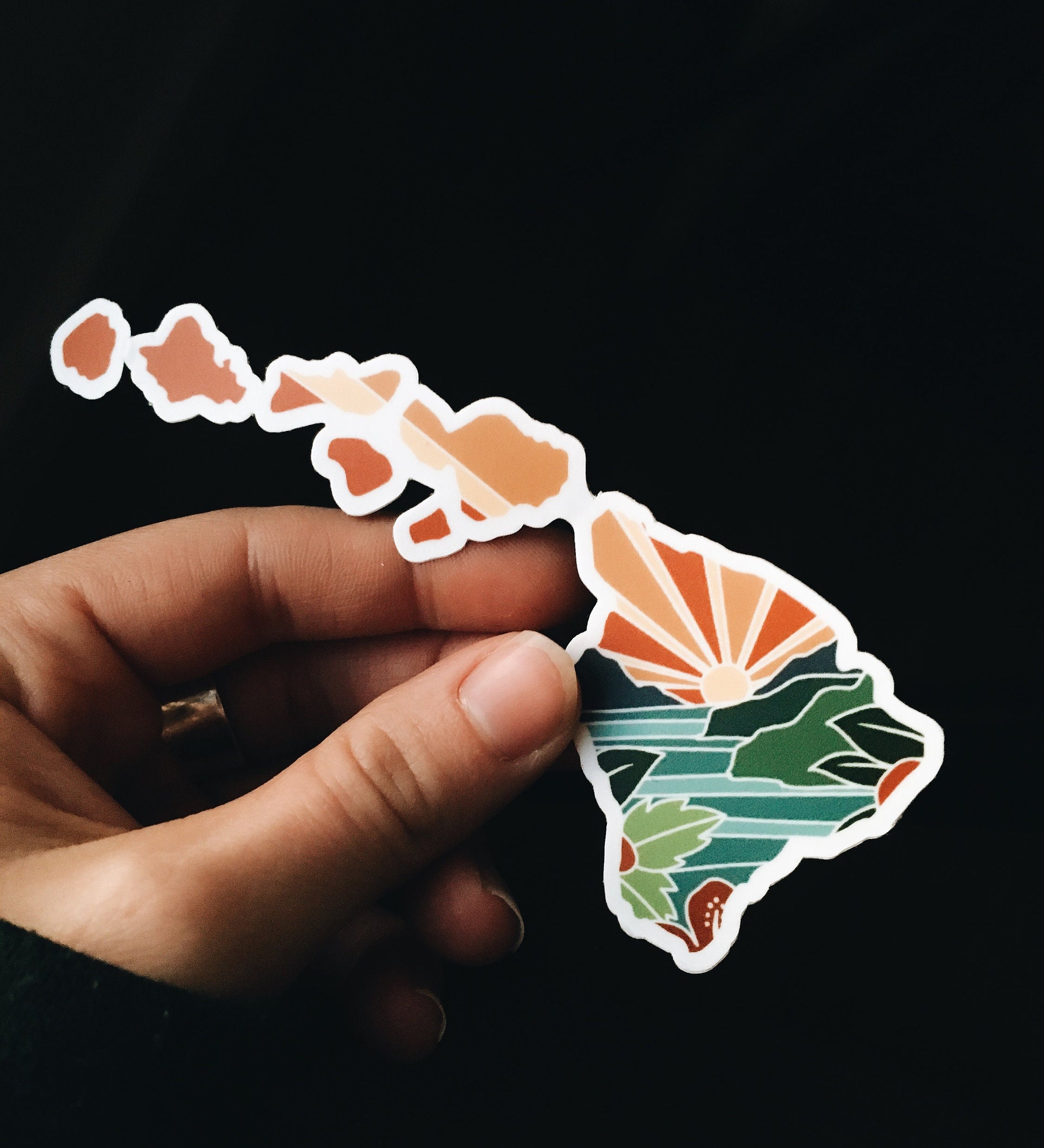 Hawaii Weatherproof Sticker | Durable Vinyl Decal | Hawaii Outline | Illustrated State Sticker | Outdoor Sticker | Bumper Sticker | 4"