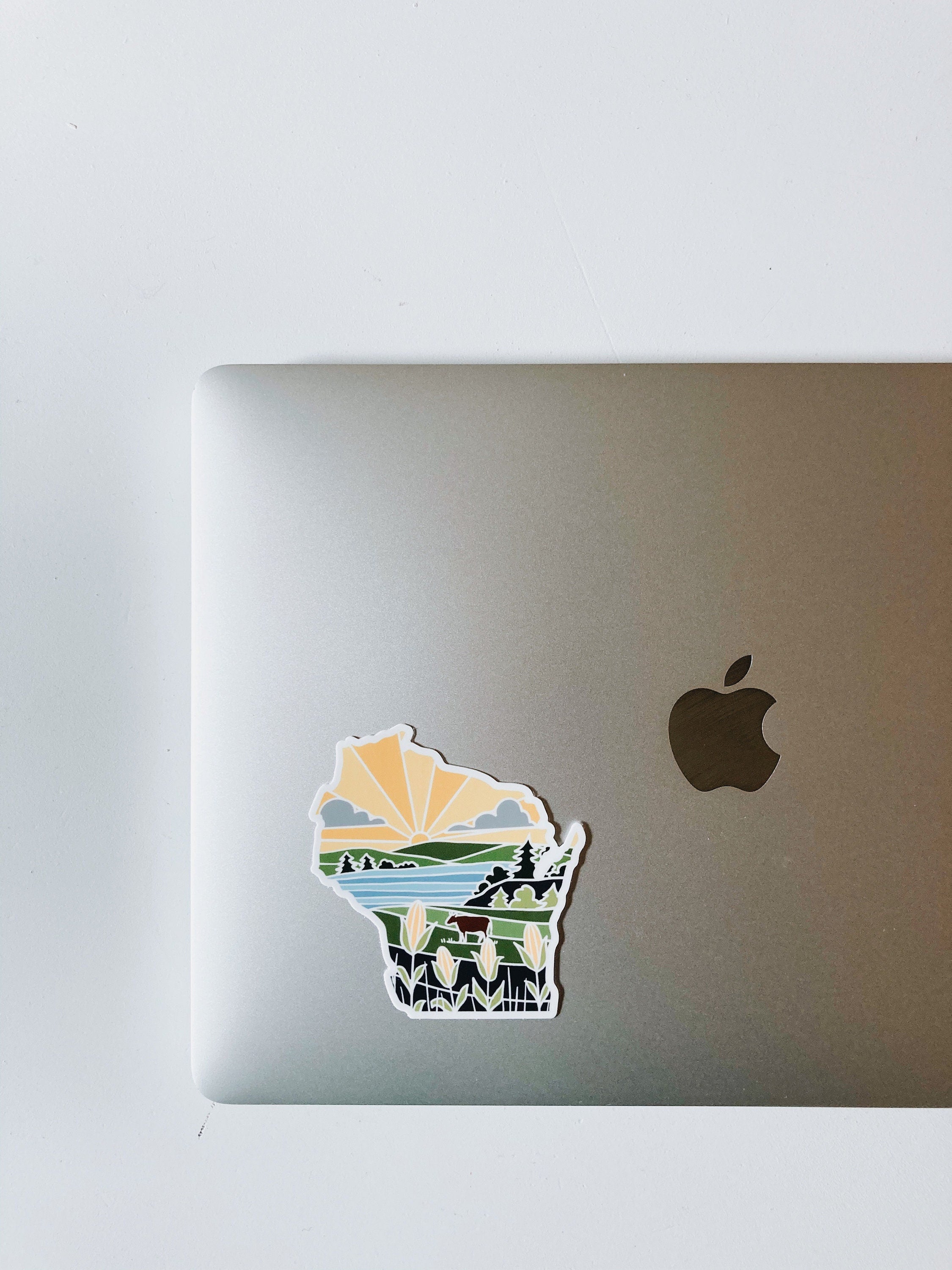 Wisconsin Weatherproof, Durable Sticker | Wisconsin Outline | Illustrated State Sticker | Outdoor Vinyl Decal | Bumper Sticker | 4"