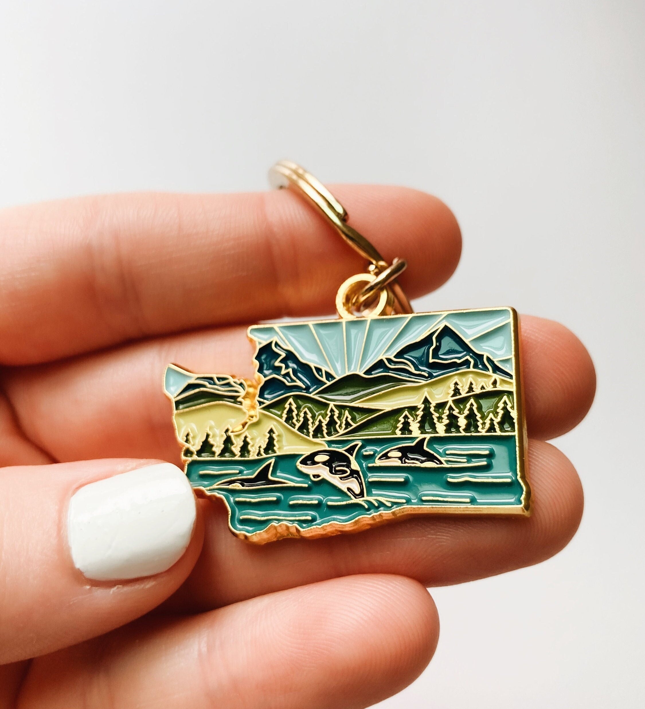 Washington Soft Enamel Keychain | Washington Outline Key Ring | Illustrated State Keychain 1.5"