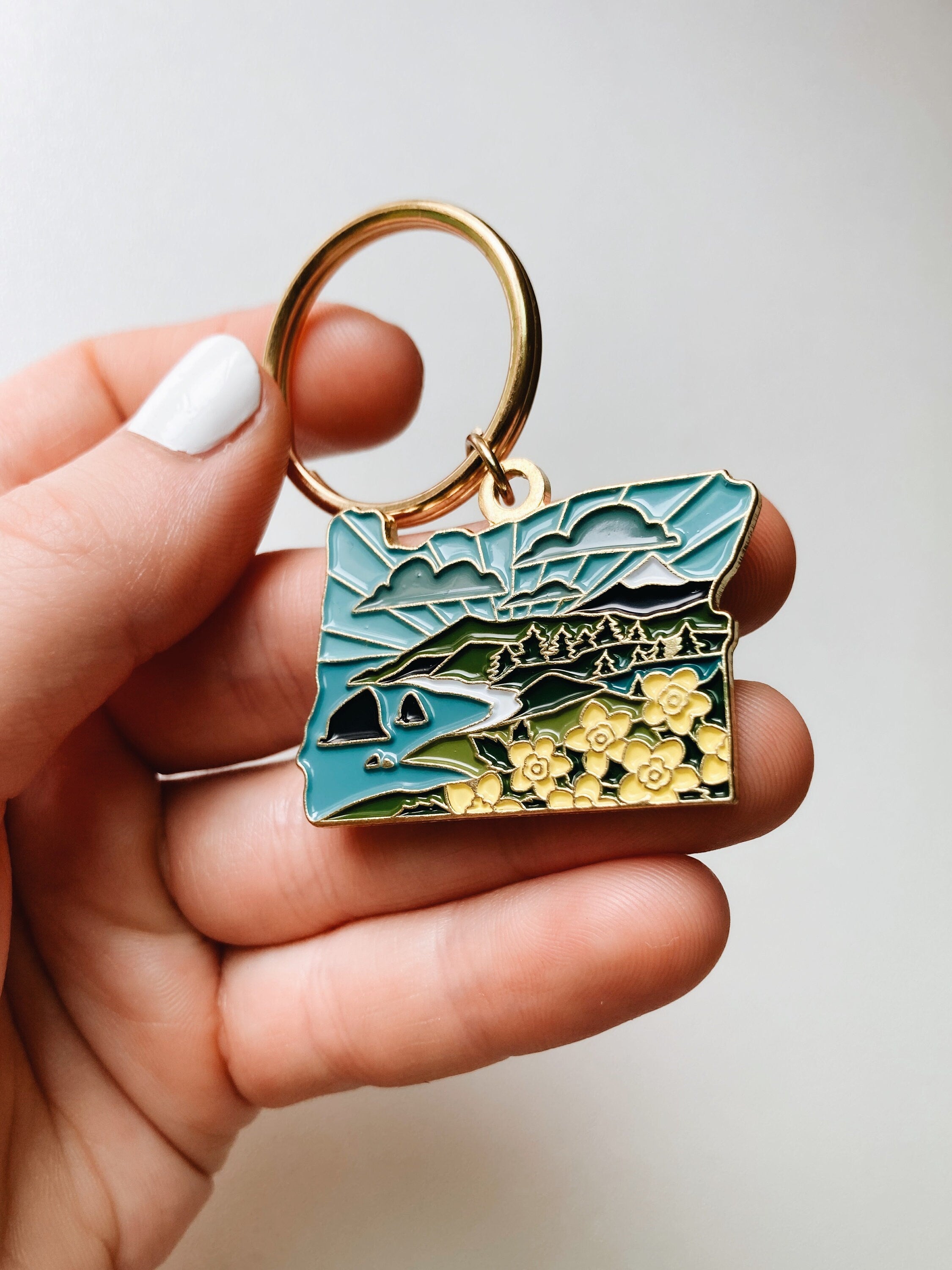 Oregon Gold Enamel Keychain | Oregon Outline Key Ring | Soft Enamel Illustrated State Keychain 1.5"