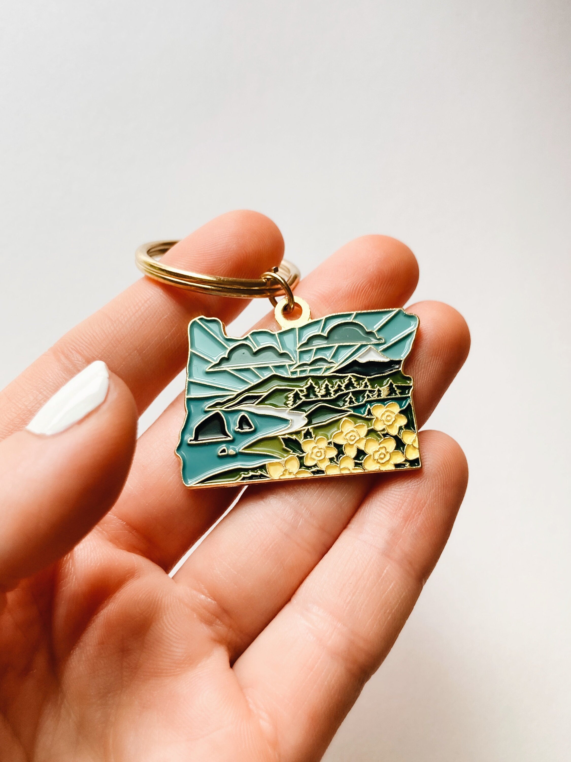 Oregon Gold Enamel Keychain | Oregon Outline Key Ring | Soft Enamel Illustrated State Keychain 1.5"