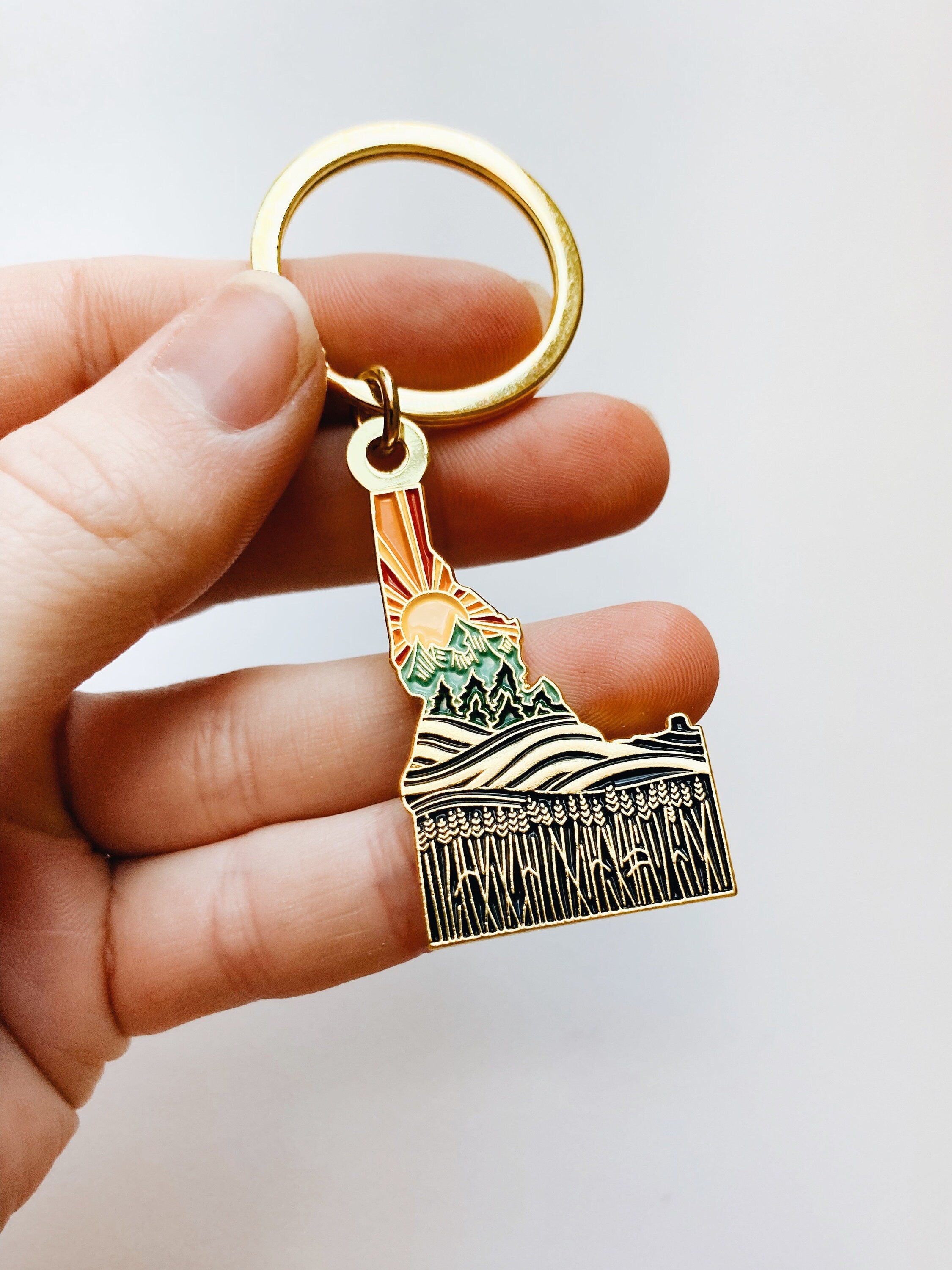 Idaho Gold Enamel Keychain | Idaho Outline Key Ring | Soft Enamel Illustrated State Keychain 1.5"