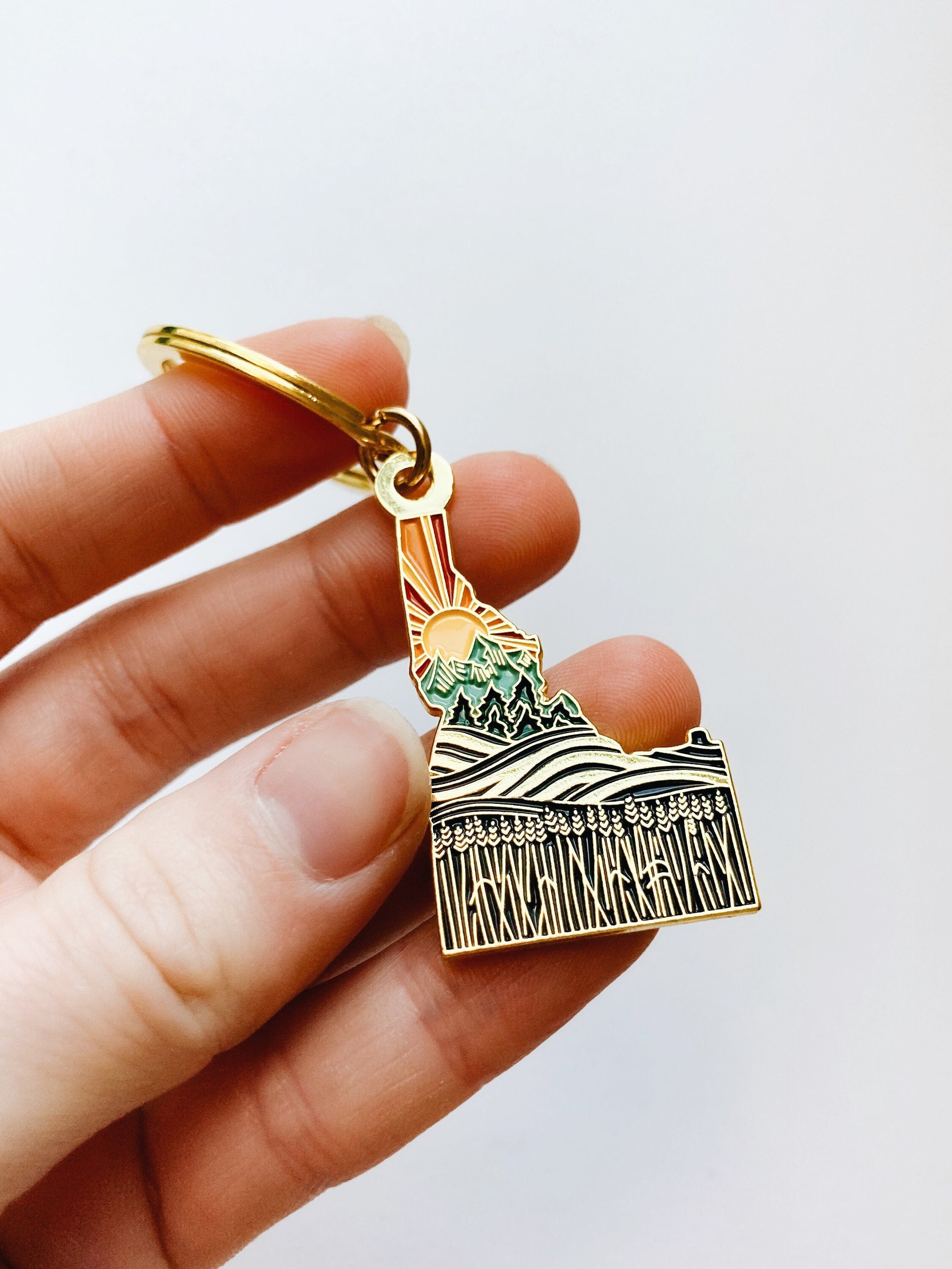 Idaho Gold Enamel Keychain | Idaho Outline Key Ring | Soft Enamel Illustrated State Keychain 1.5"