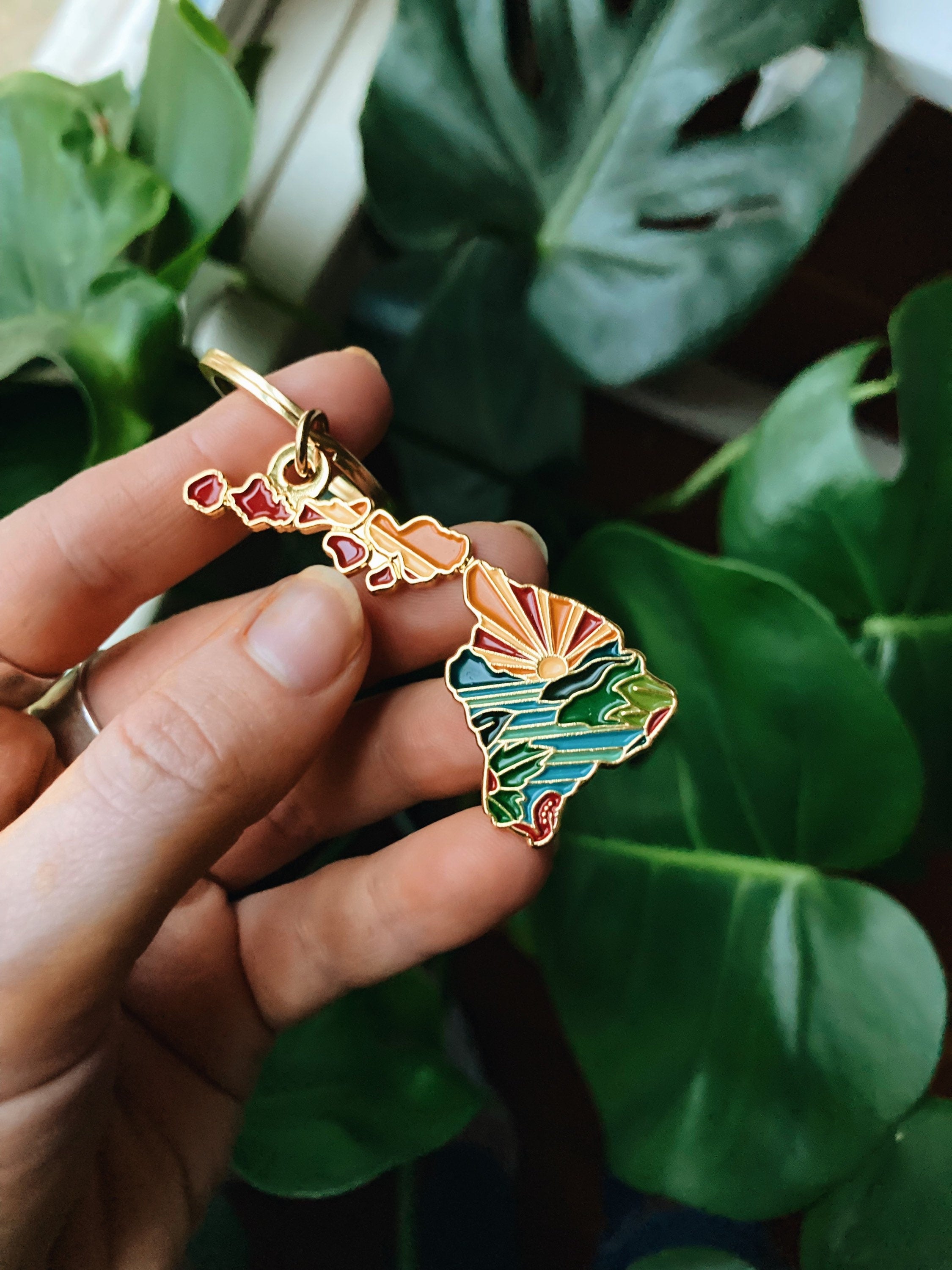Hawaii Gold Enamel Keychain | Hawaii Outline Key Ring | Soft Enamel Illustrated State Keychain 1.75"
