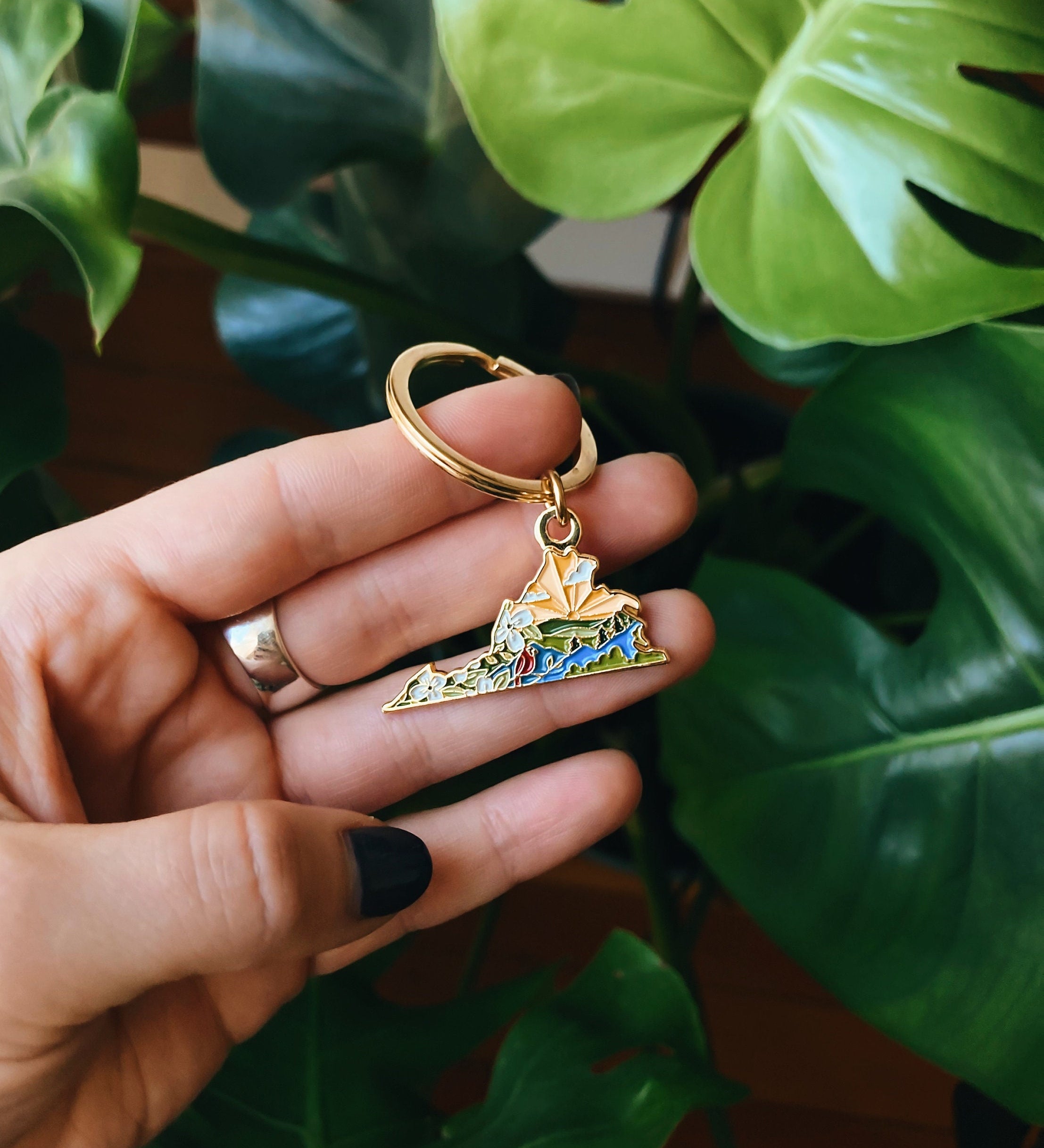 Virginia Gold Enamel Keychain | Virginia Outline Key Ring | Soft Enamel Illustrated State Keychain 1.5"