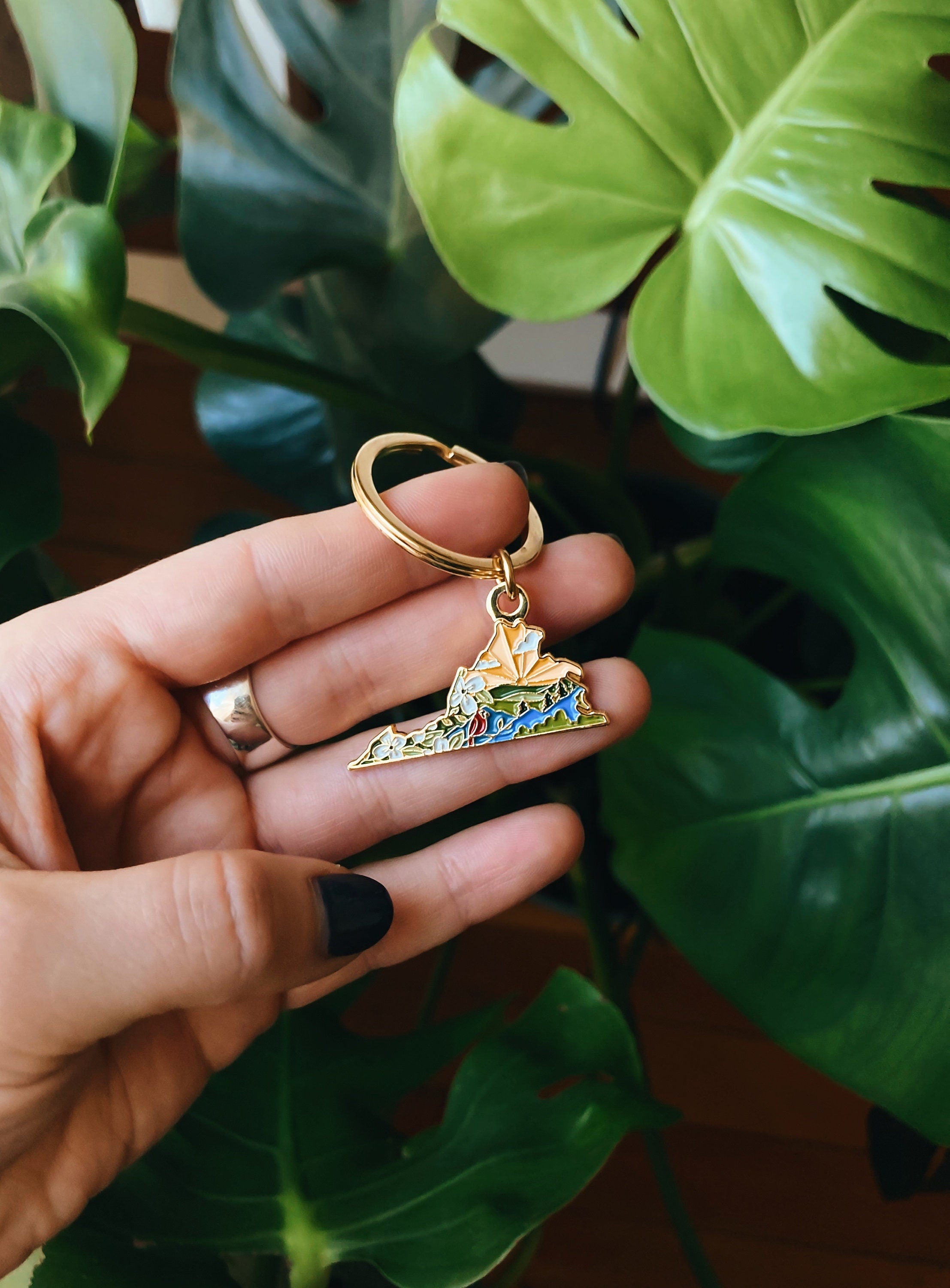 Virginia Gold Enamel Keychain | Virginia Outline Key Ring | Soft Enamel Illustrated State Keychain 1.5"
