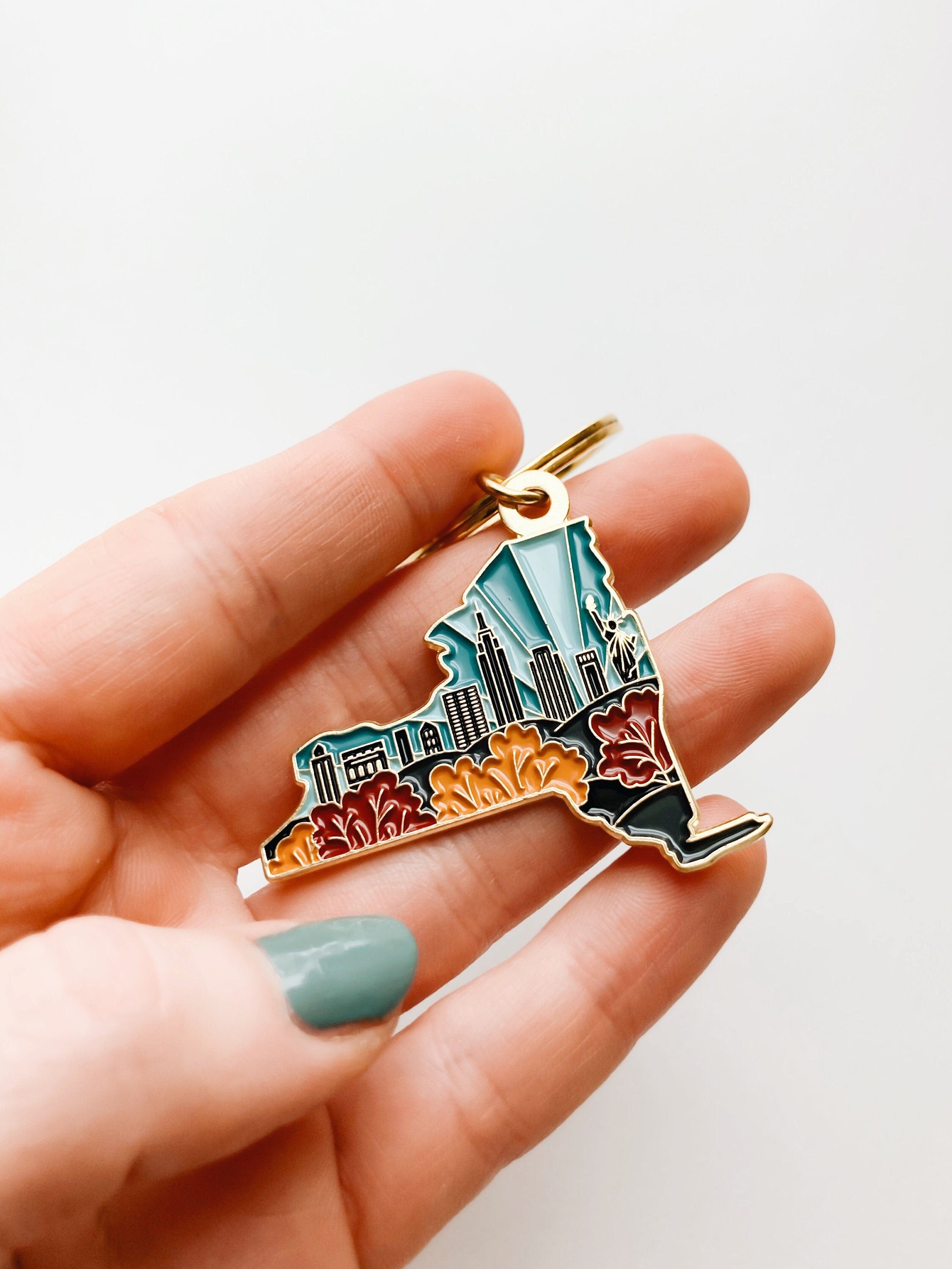 New York Gold Enamel Keychain | New York State Key Ring | Soft Enamel Illustrated State Keychain 1.5"
