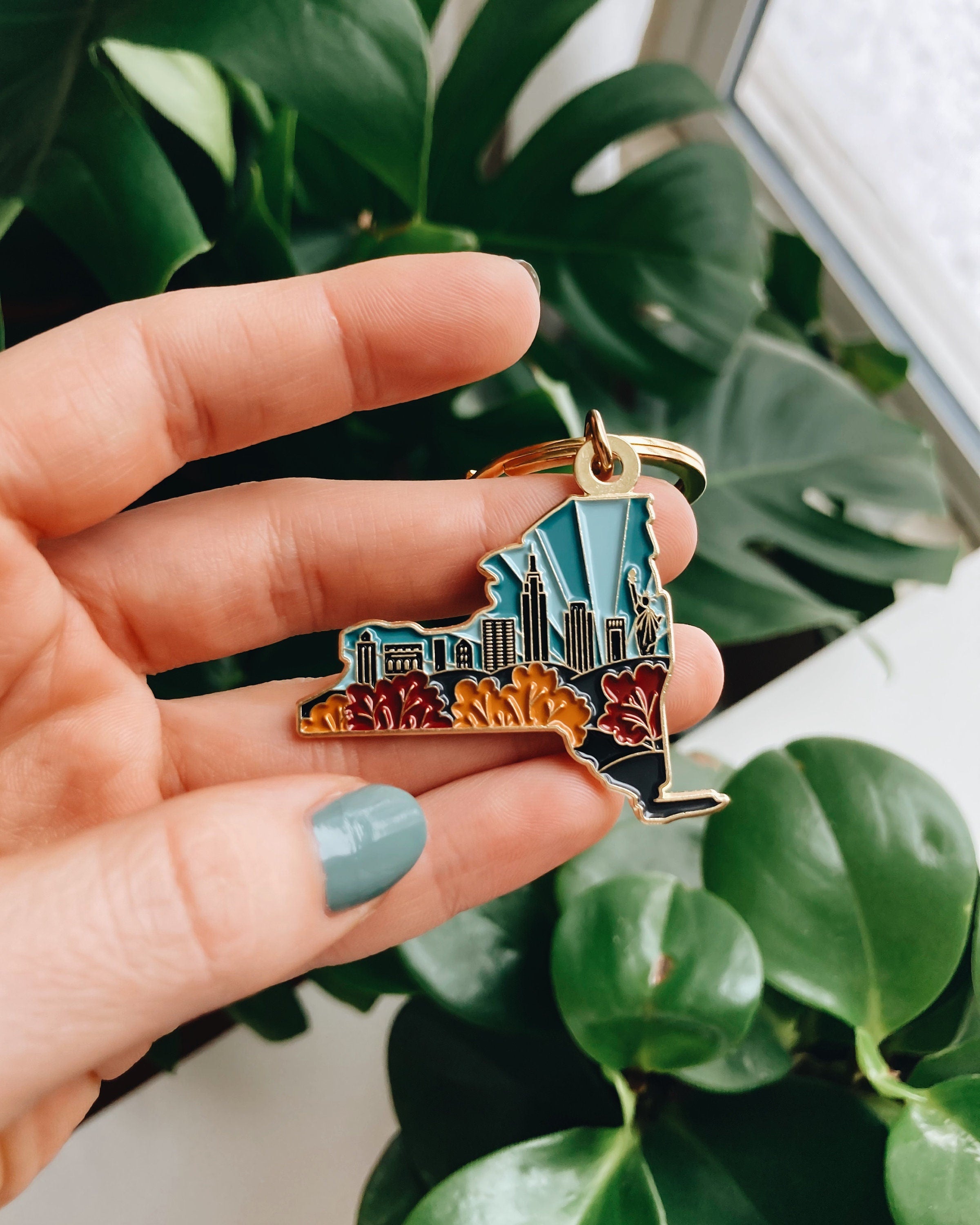 New York Gold Enamel Keychain | New York State Key Ring | Soft Enamel Illustrated State Keychain 1.5"