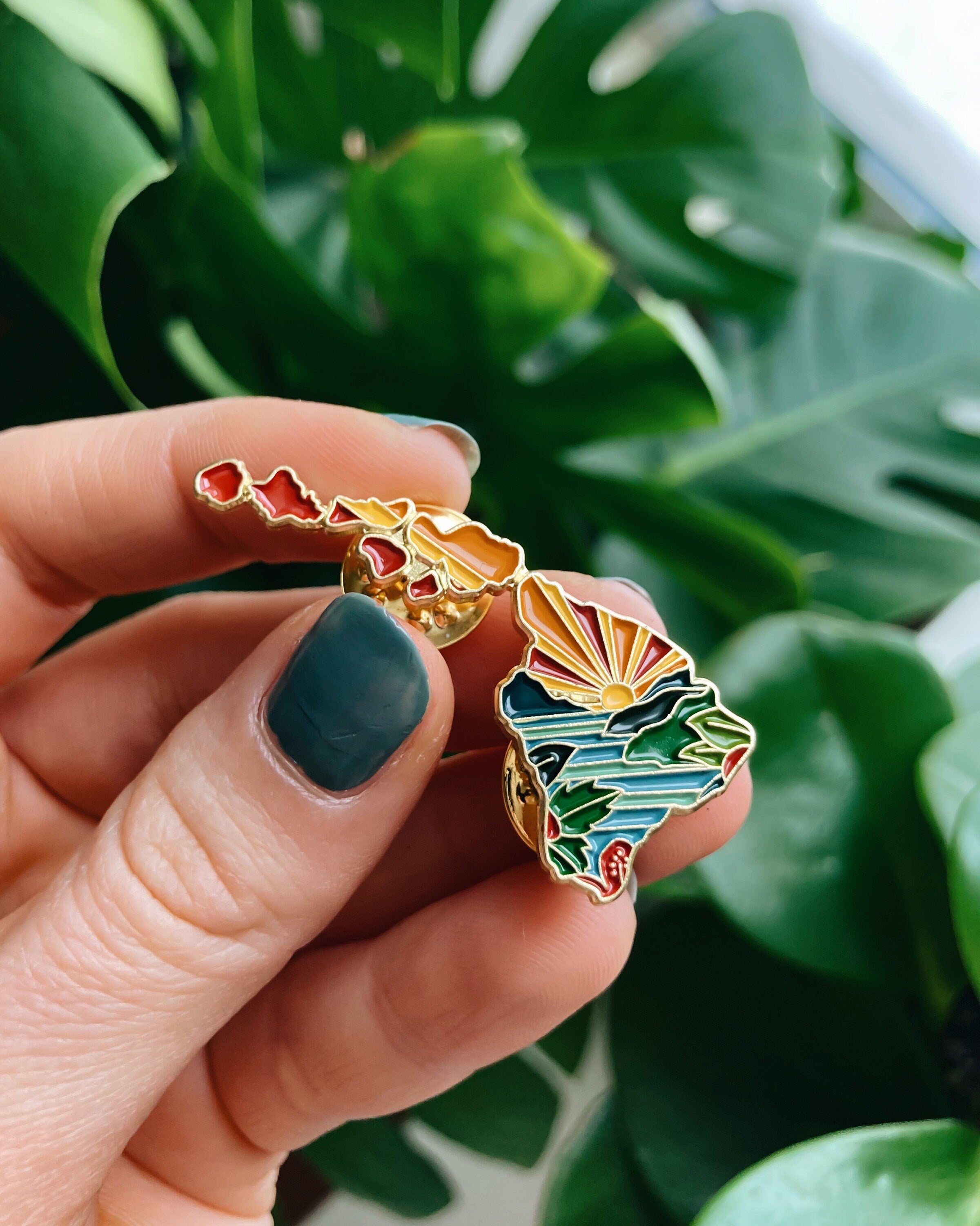 Hawaii Enamel Pin | Gold Soft Enamel Pin | Illustrated United State Pin | Butterfly Clasp | 1.25"