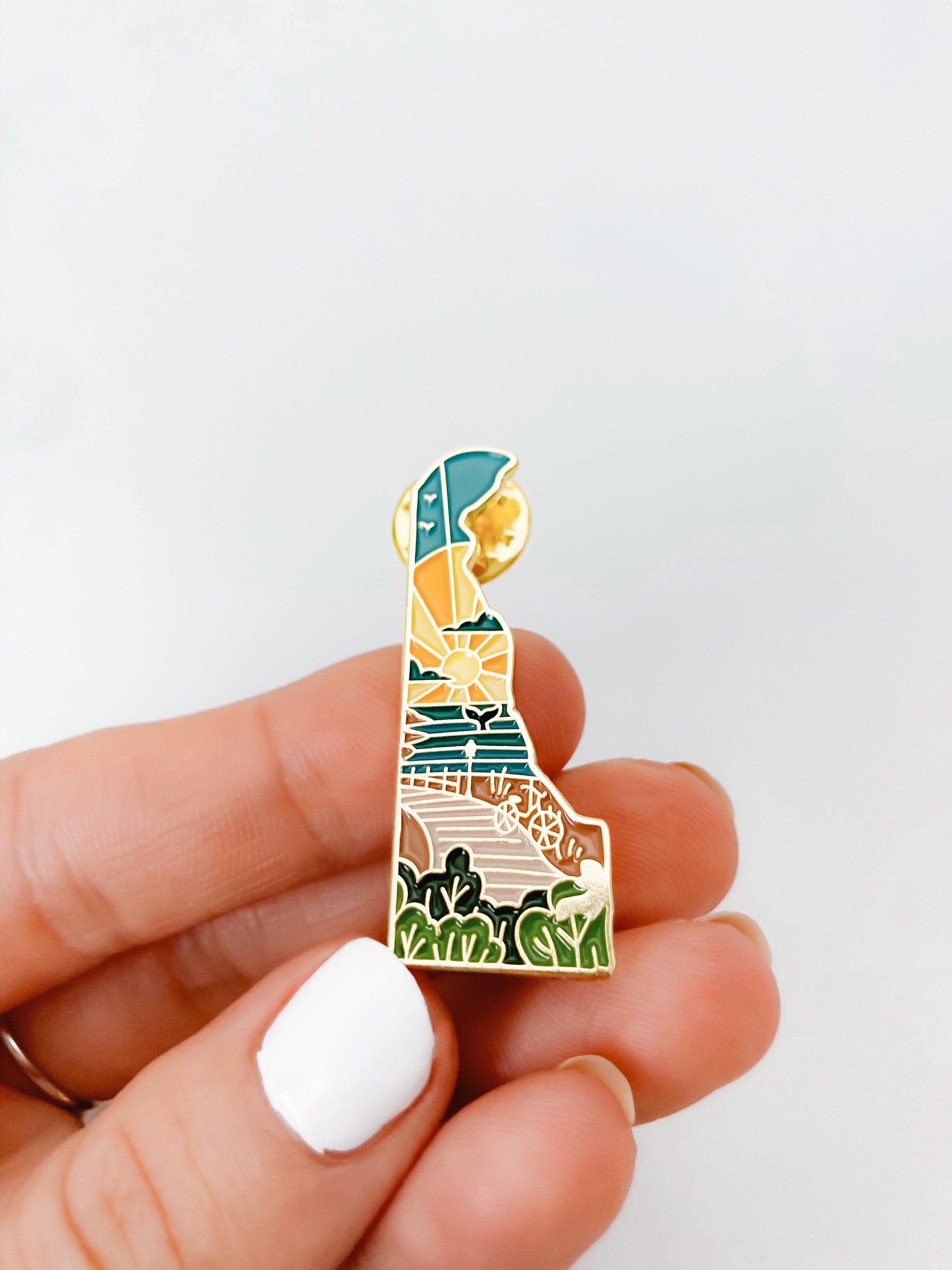 Gold Delaware Enamel Pin | Delaware Outline Pin | Illustrated State Pin | Butterfly Clasp | 1"