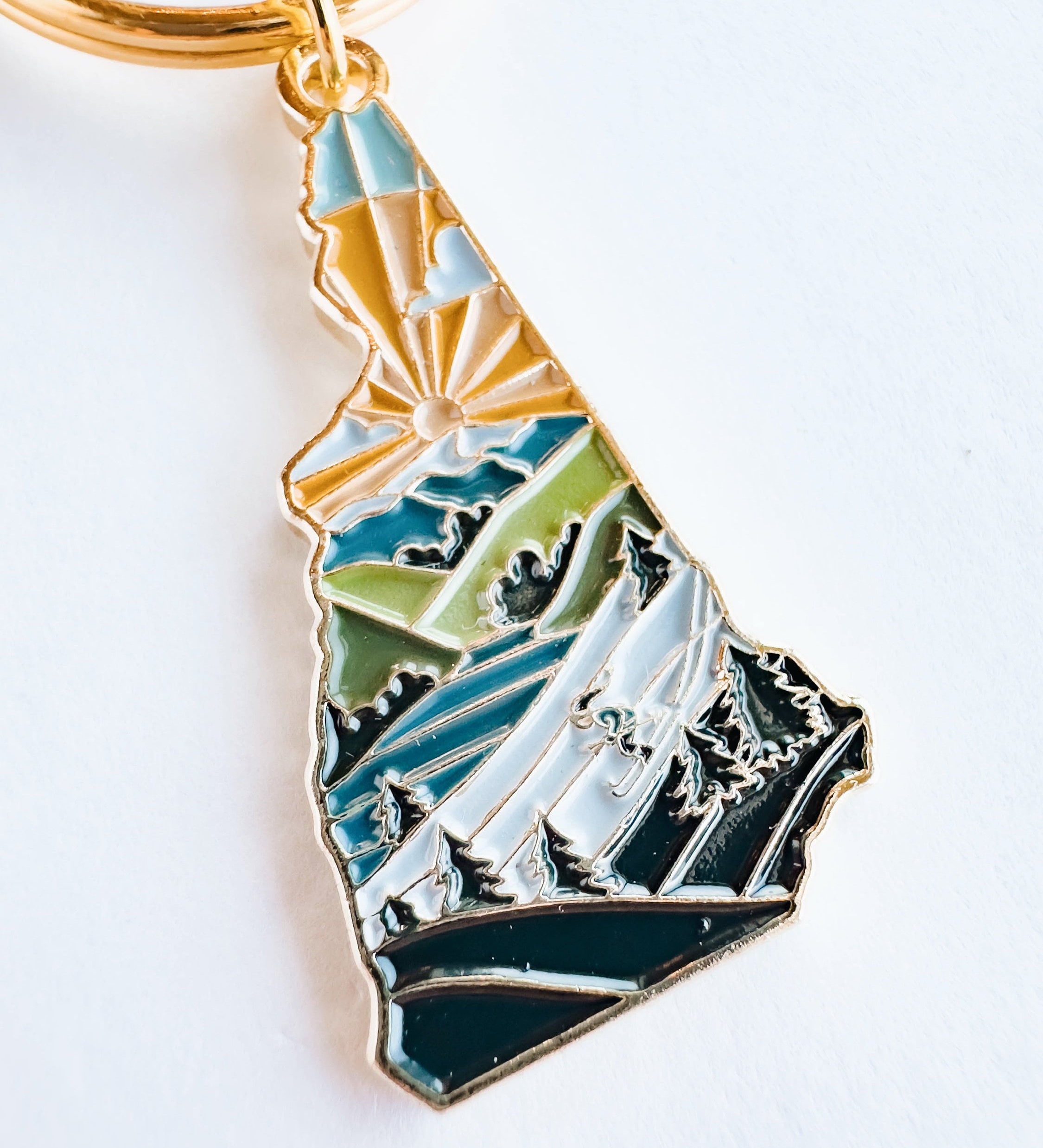 New Hampshire Soft Enamel Keychain | New Hampshire Outline Key Ring | Illustrated State Keychain 1.5"