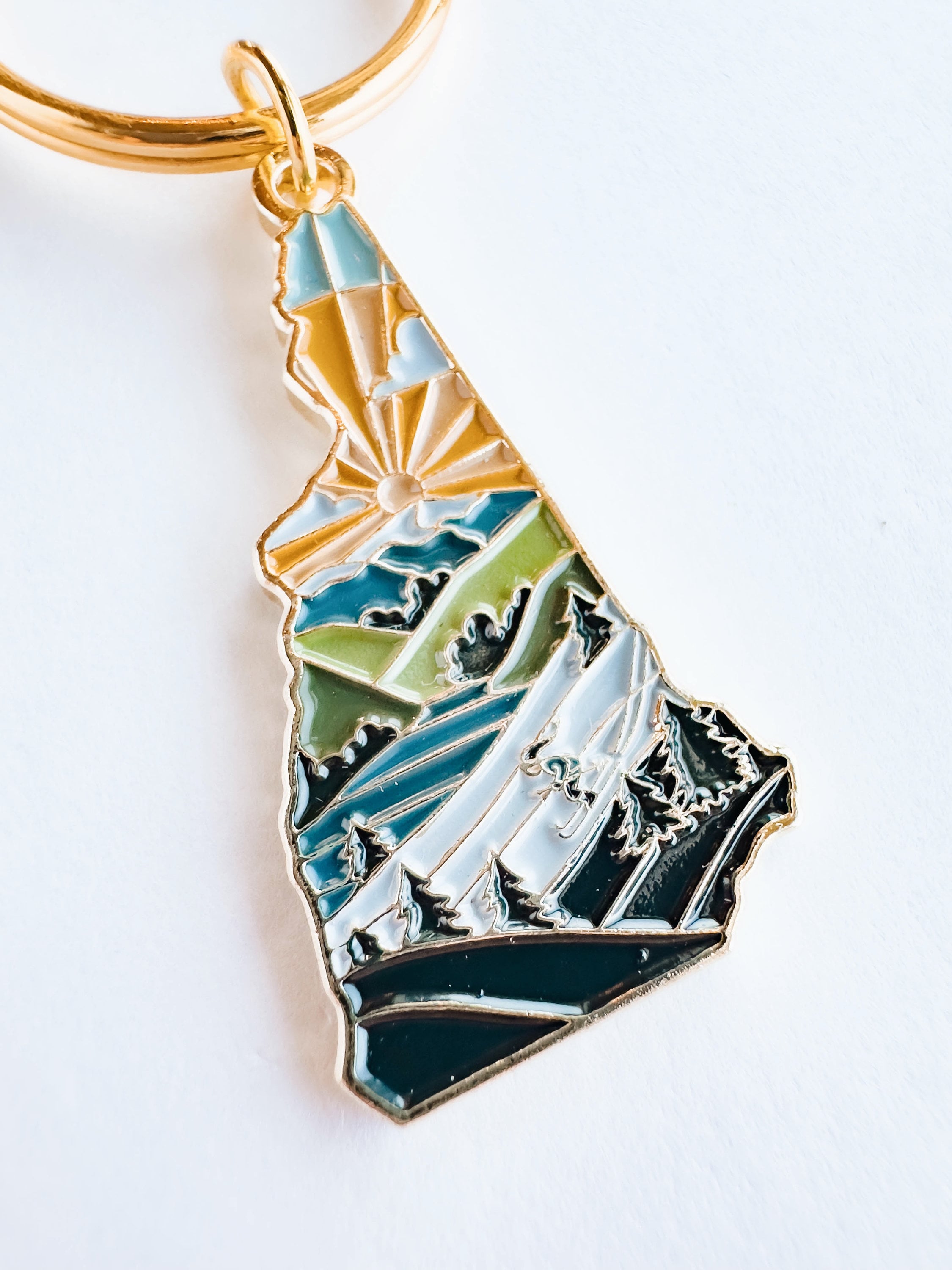 New Hampshire Soft Enamel Keychain | New Hampshire Outline Key Ring | Illustrated State Keychain 1.5"