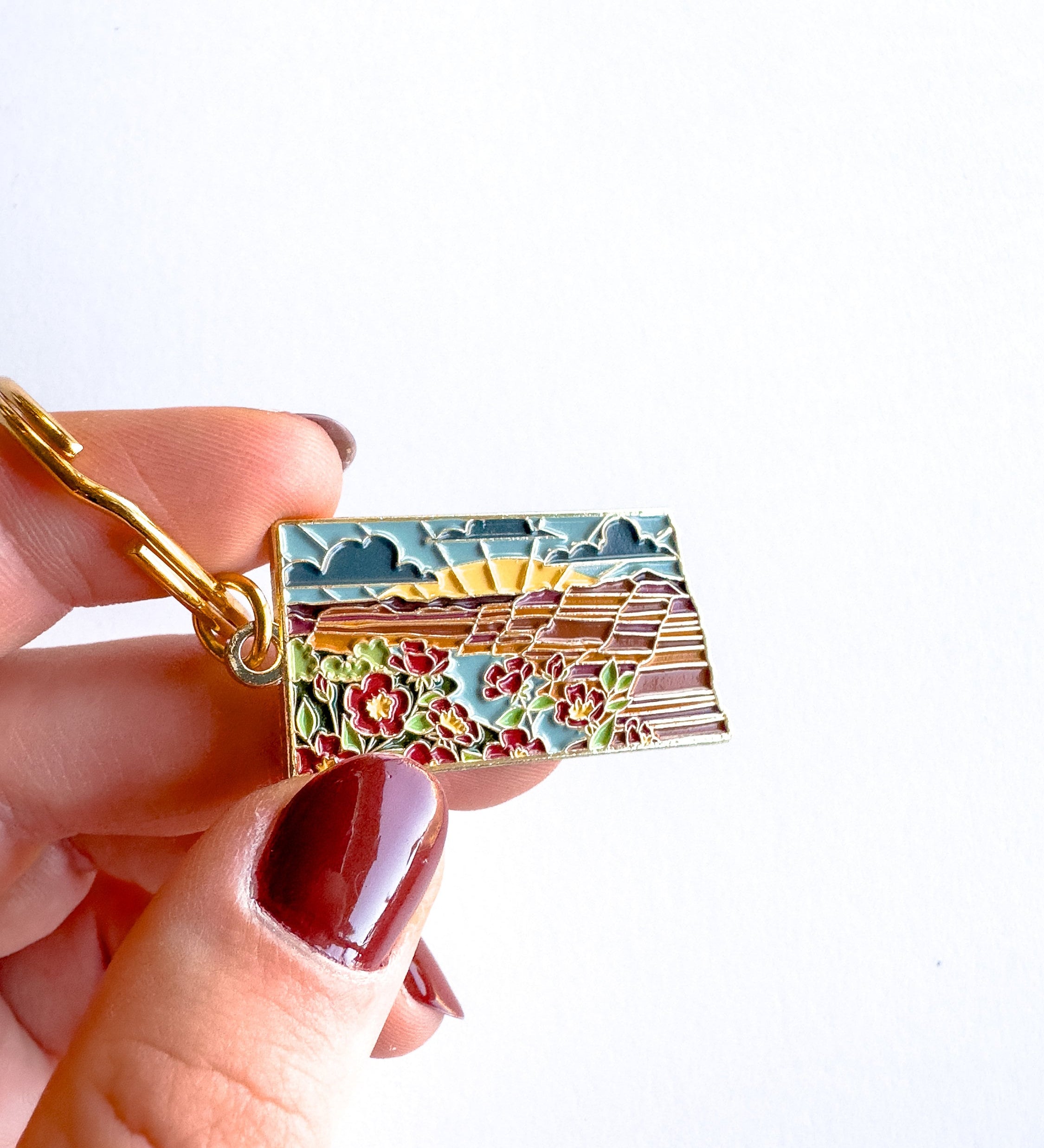 North Dakota Soft Enamel Keychain | North Dakota Outline Key Ring | Illustrated State Keychain 1.5"