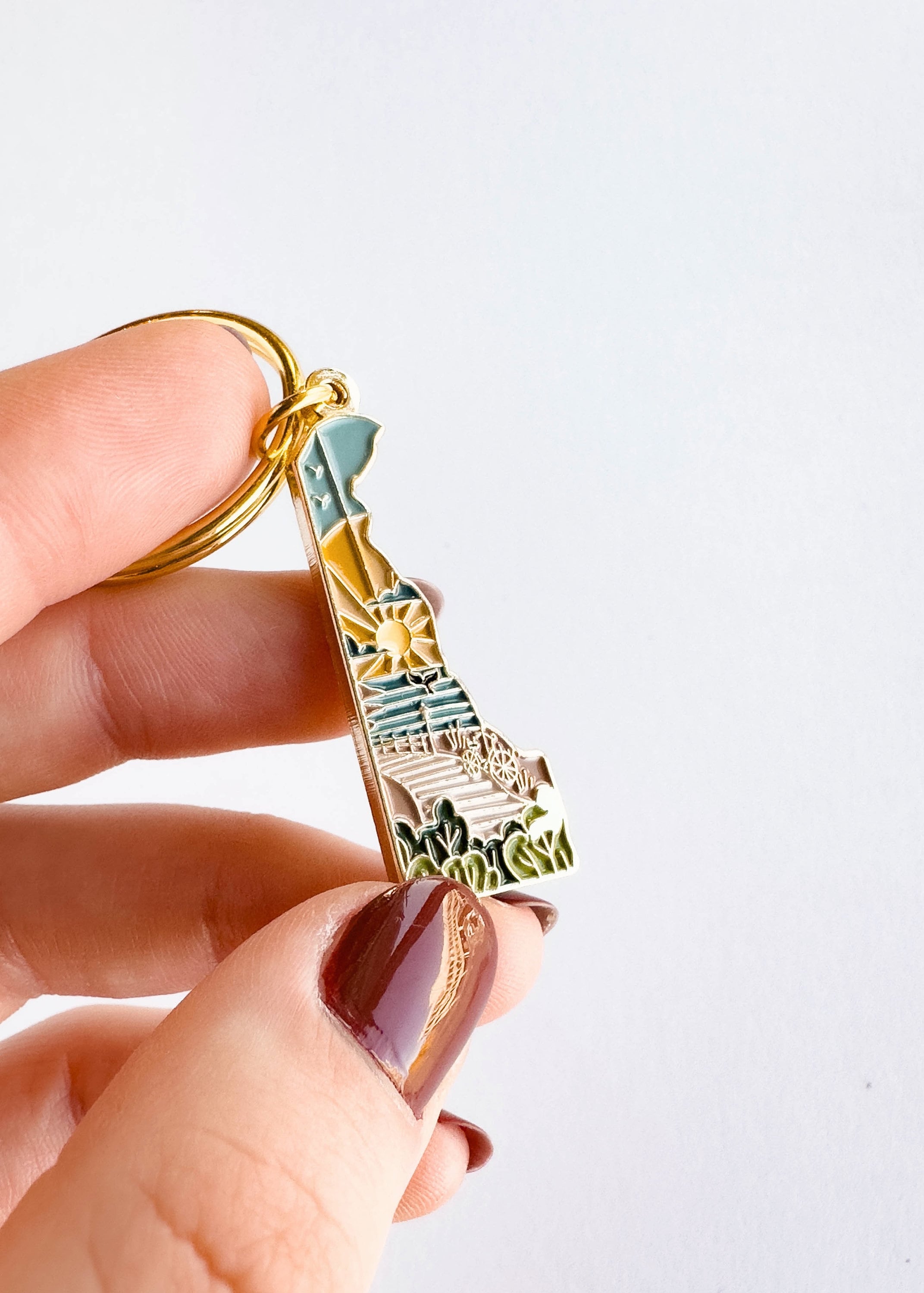 Delaware Soft Enamel Keychain | Delaware Outline Key Ring | Illustrated State Keychain 1.5"