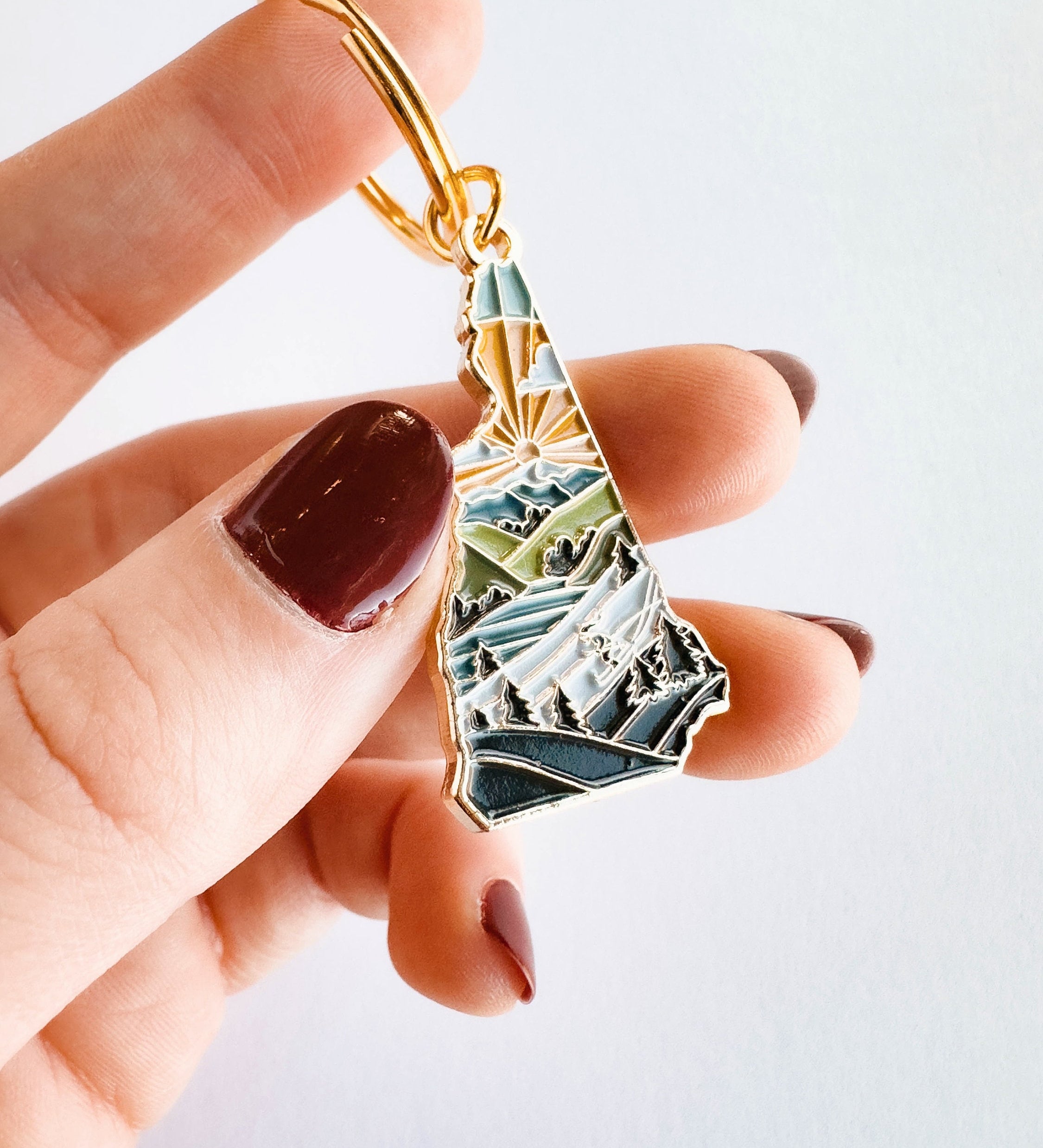 New Hampshire Soft Enamel Keychain | New Hampshire Outline Key Ring | Illustrated State Keychain 1.5"