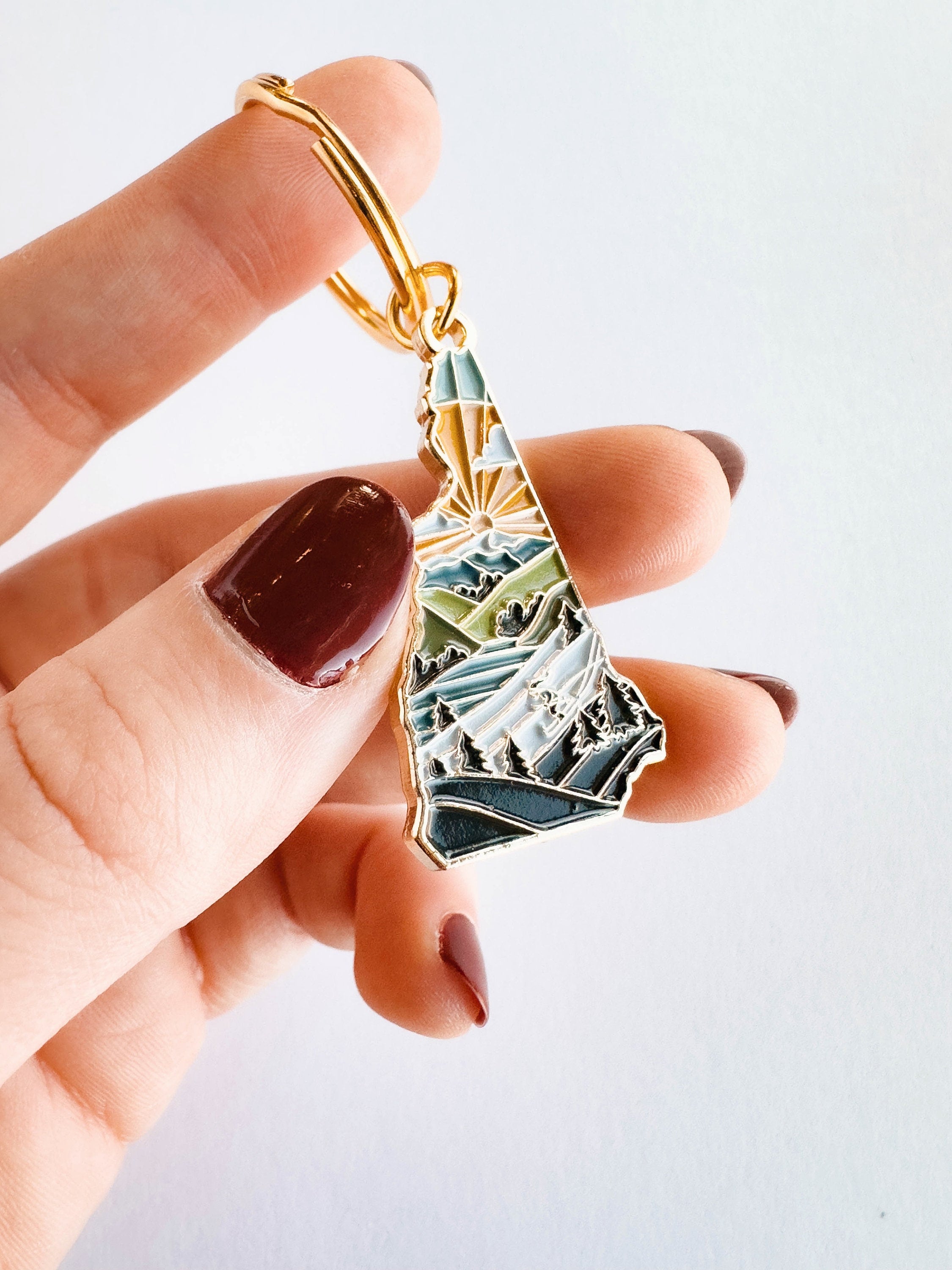 New Hampshire Soft Enamel Keychain | New Hampshire Outline Key Ring | Illustrated State Keychain 1.5"