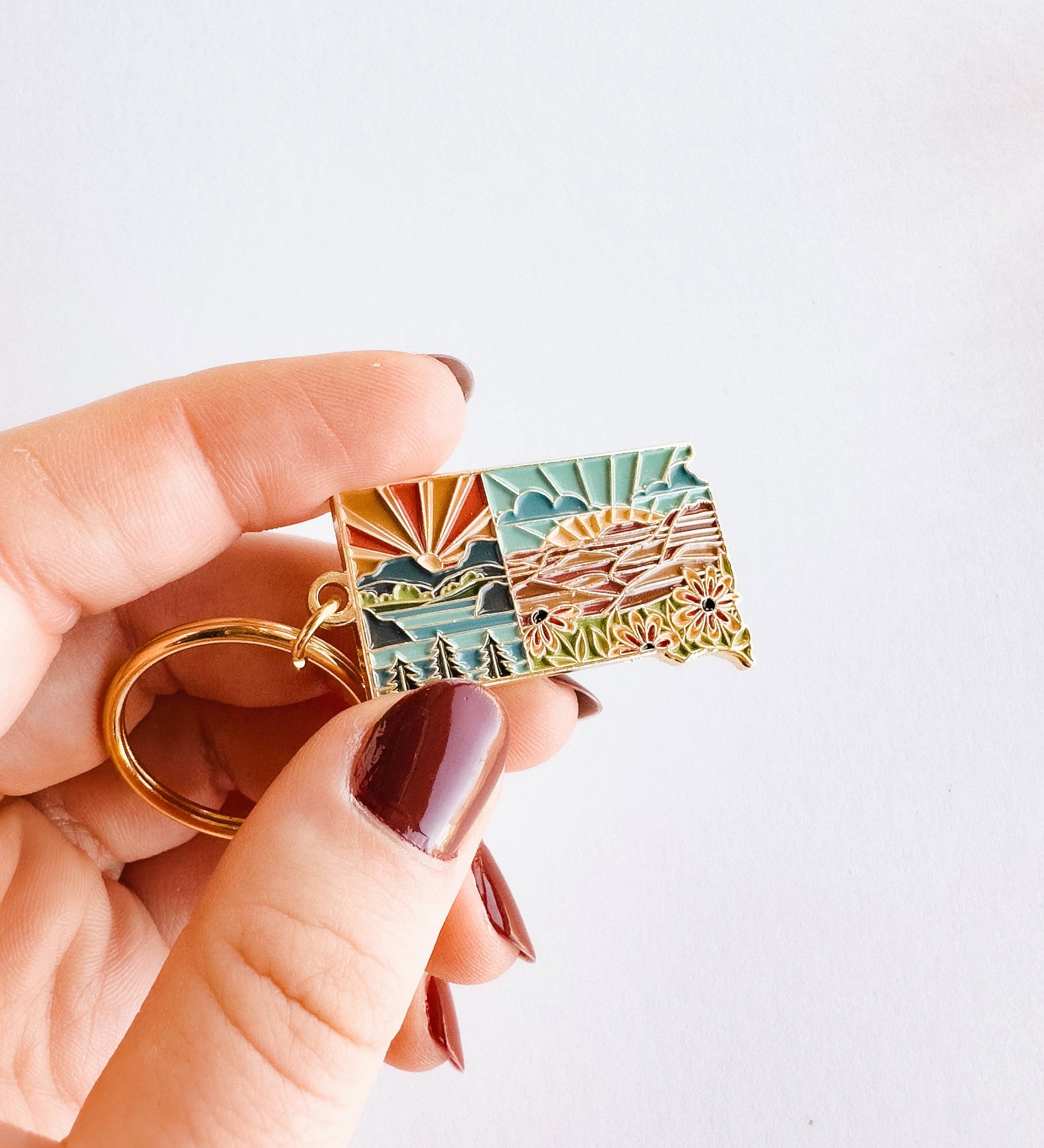 South Dakota Soft Enamel Keychain | South Dakota Outline Key Ring | Illustrated State Keychain 1.5"