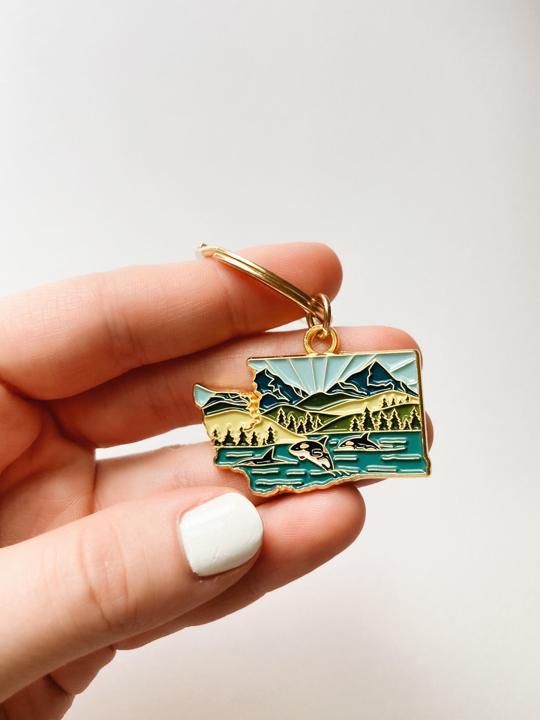 Washington Soft Enamel Keychain | Washington Outline Key Ring | Illustrated State Keychain 1.5"