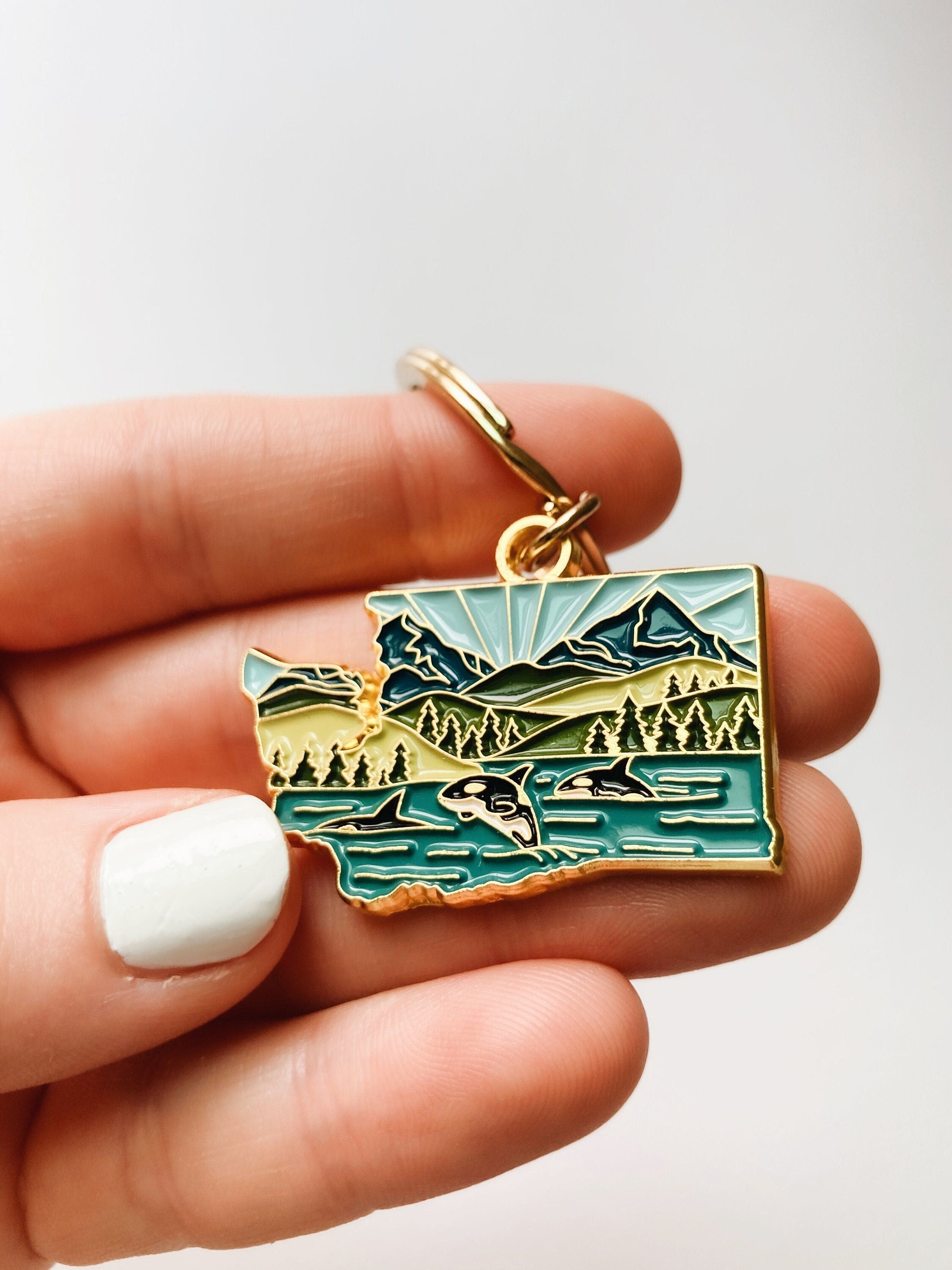Washington Soft Enamel Keychain | Washington Outline Key Ring | Illustrated State Keychain 1.5"