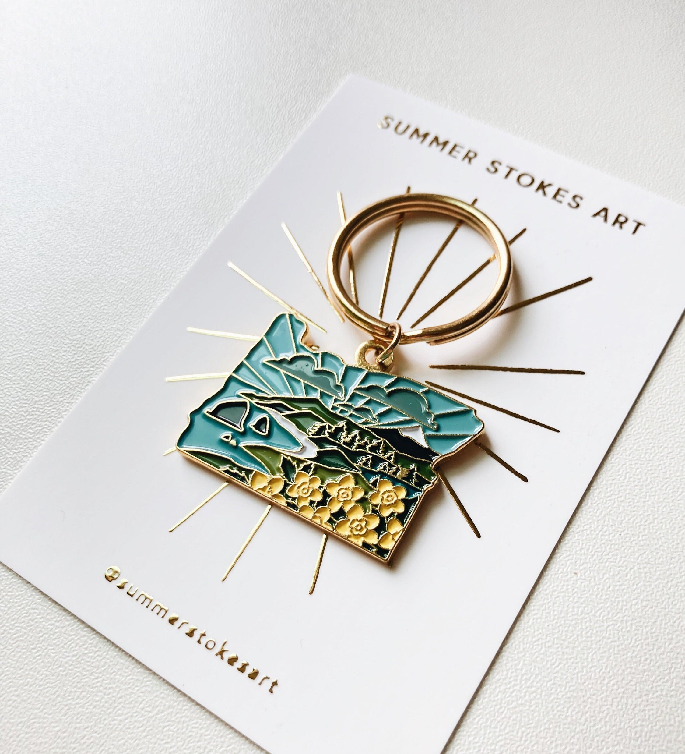 Oregon Gold Enamel Keychain | Oregon Outline Key Ring | Soft Enamel Illustrated State Keychain 1.5"