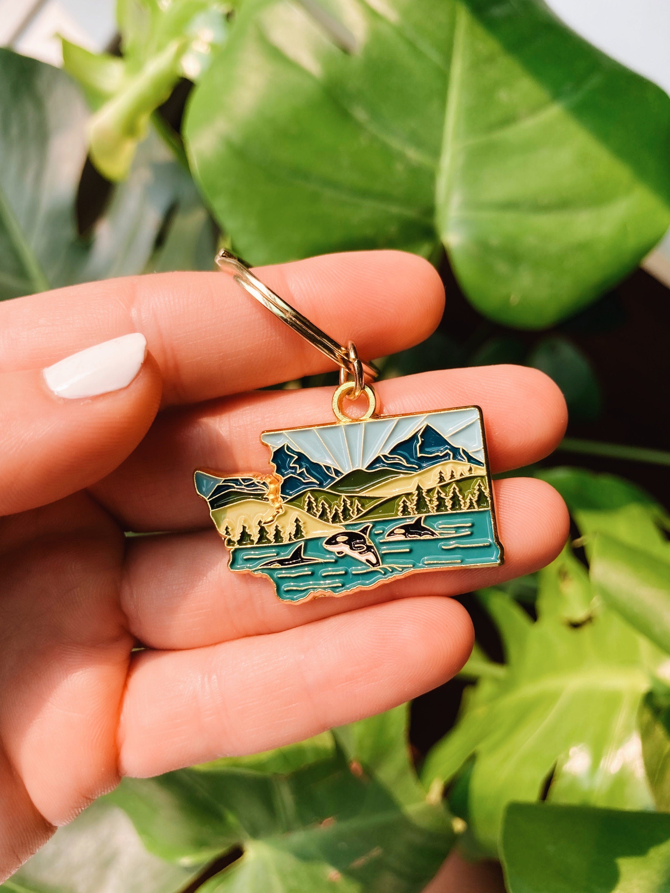 Washington Soft Enamel Keychain | Washington Outline Key Ring | Illustrated State Keychain 1.5"