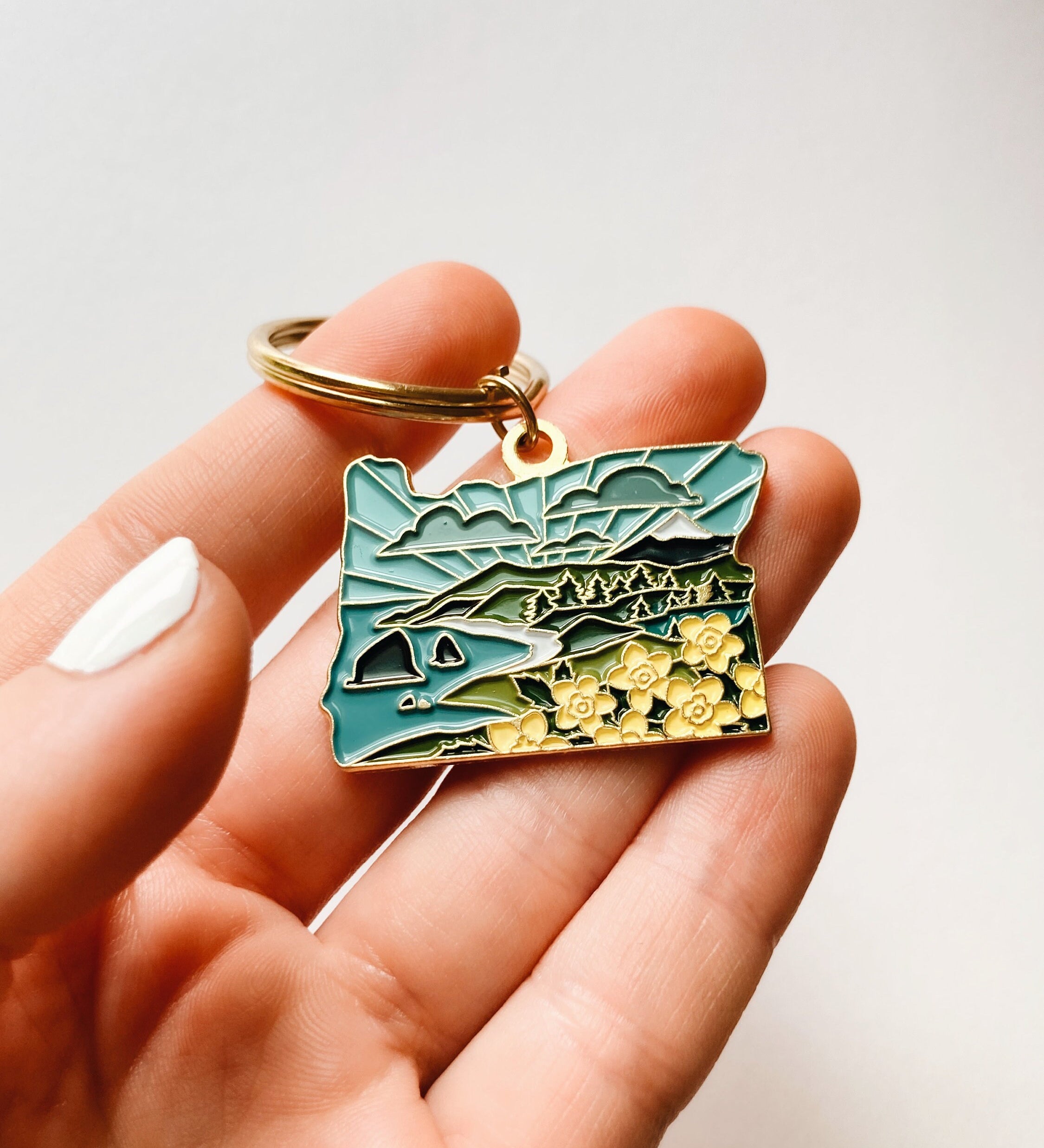 Oregon Gold Enamel Keychain | Oregon Outline Key Ring | Soft Enamel Illustrated State Keychain 1.5"