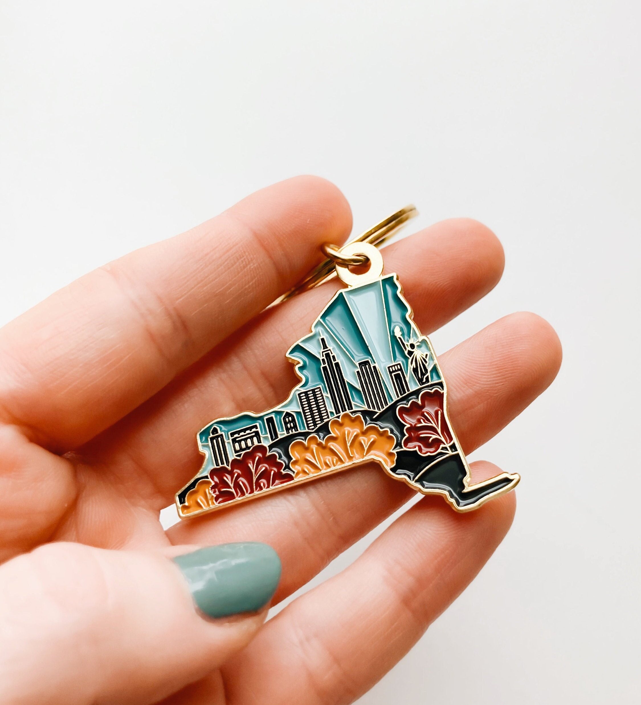 New York Gold Enamel Keychain | New York State Key Ring | Soft Enamel Illustrated State Keychain 1.5"