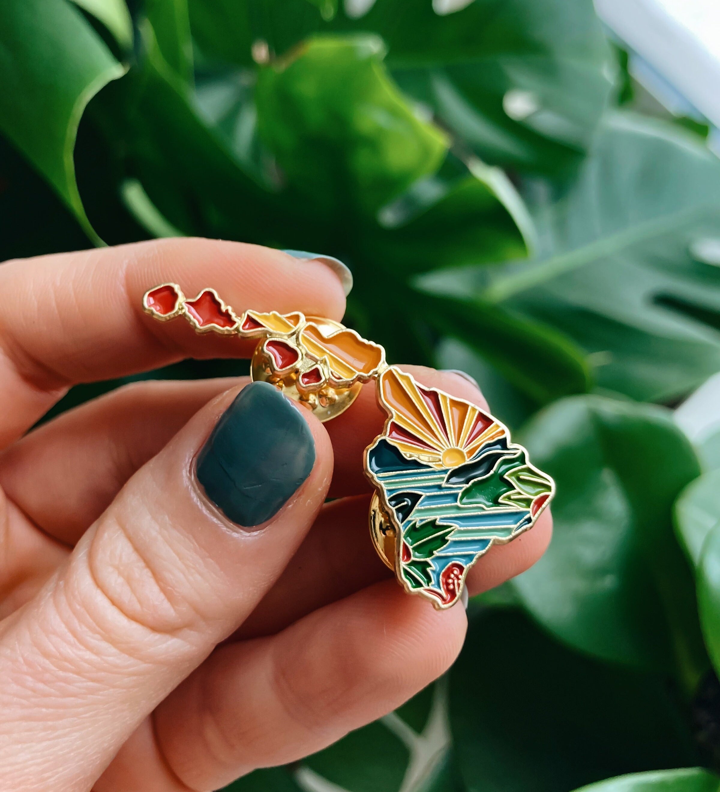 Hawaii Enamel Pin | Gold Soft Enamel Pin | Illustrated United State Pin | Butterfly Clasp | 1.25"