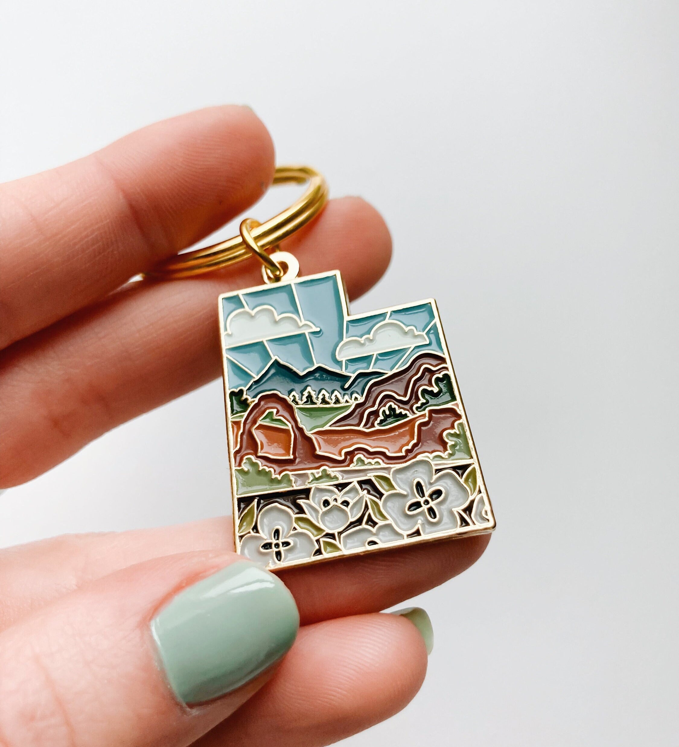 Utah Gold Enamel Keychain | Utah Outline Key Ring | Soft Enamel Illustrated State Keychain 1.5"