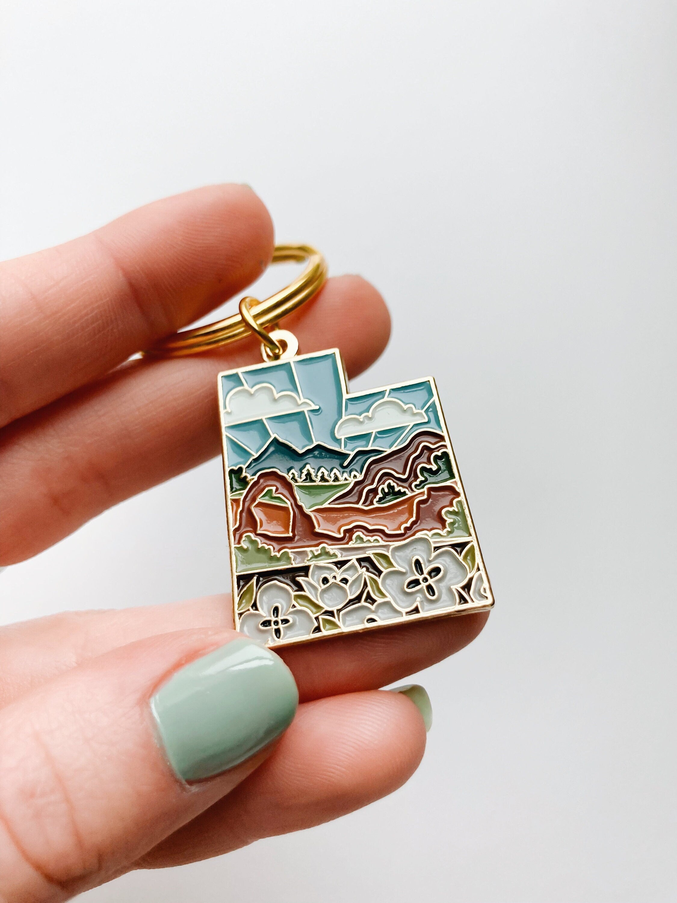 Utah Gold Enamel Keychain | Utah Outline Key Ring | Soft Enamel Illustrated State Keychain 1.5"