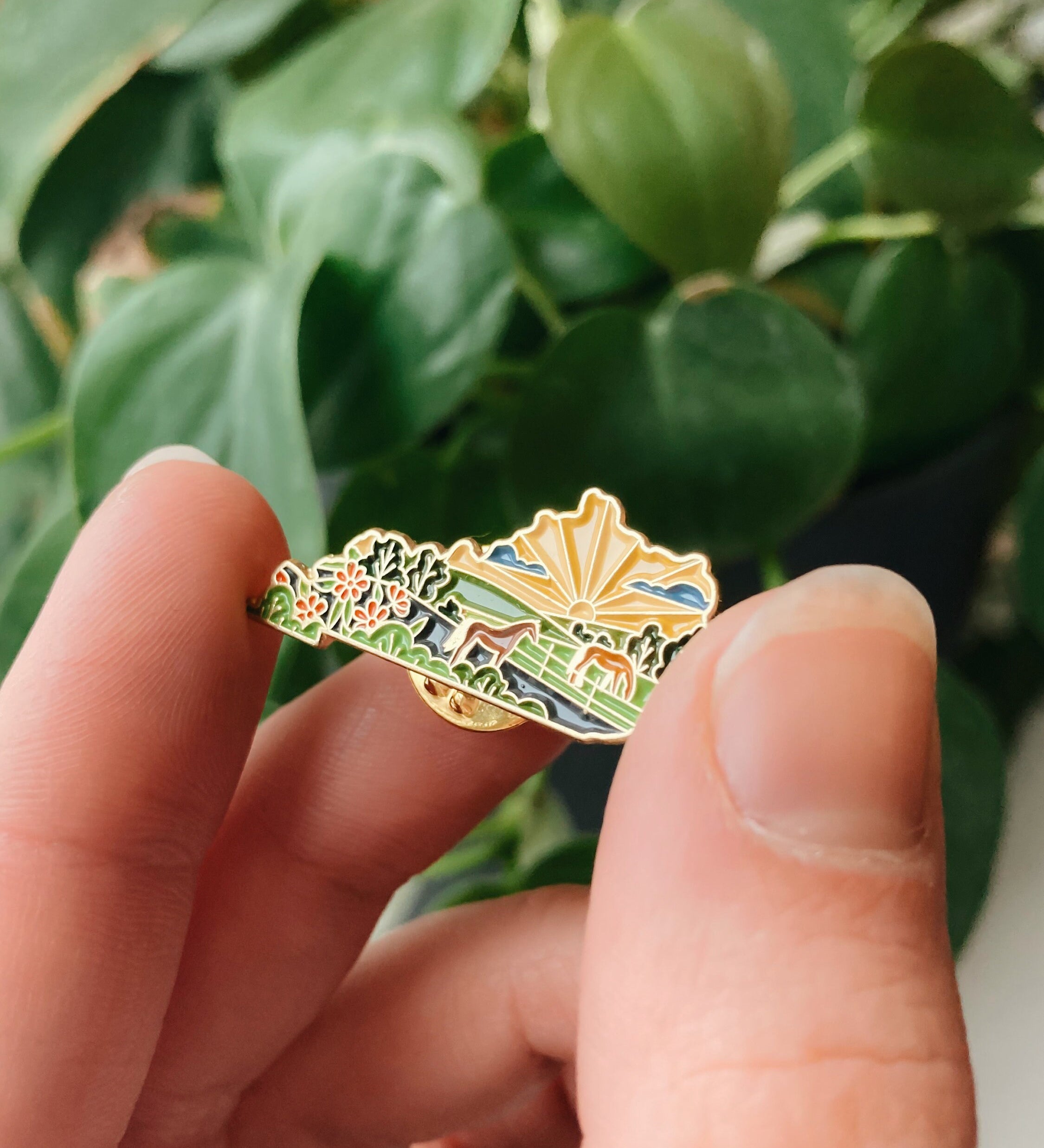 Kentucky Enamel Pin | Gold Soft Enamel Pin | Illustrated United States Pin | Butterfly Clasp | 1.25"
