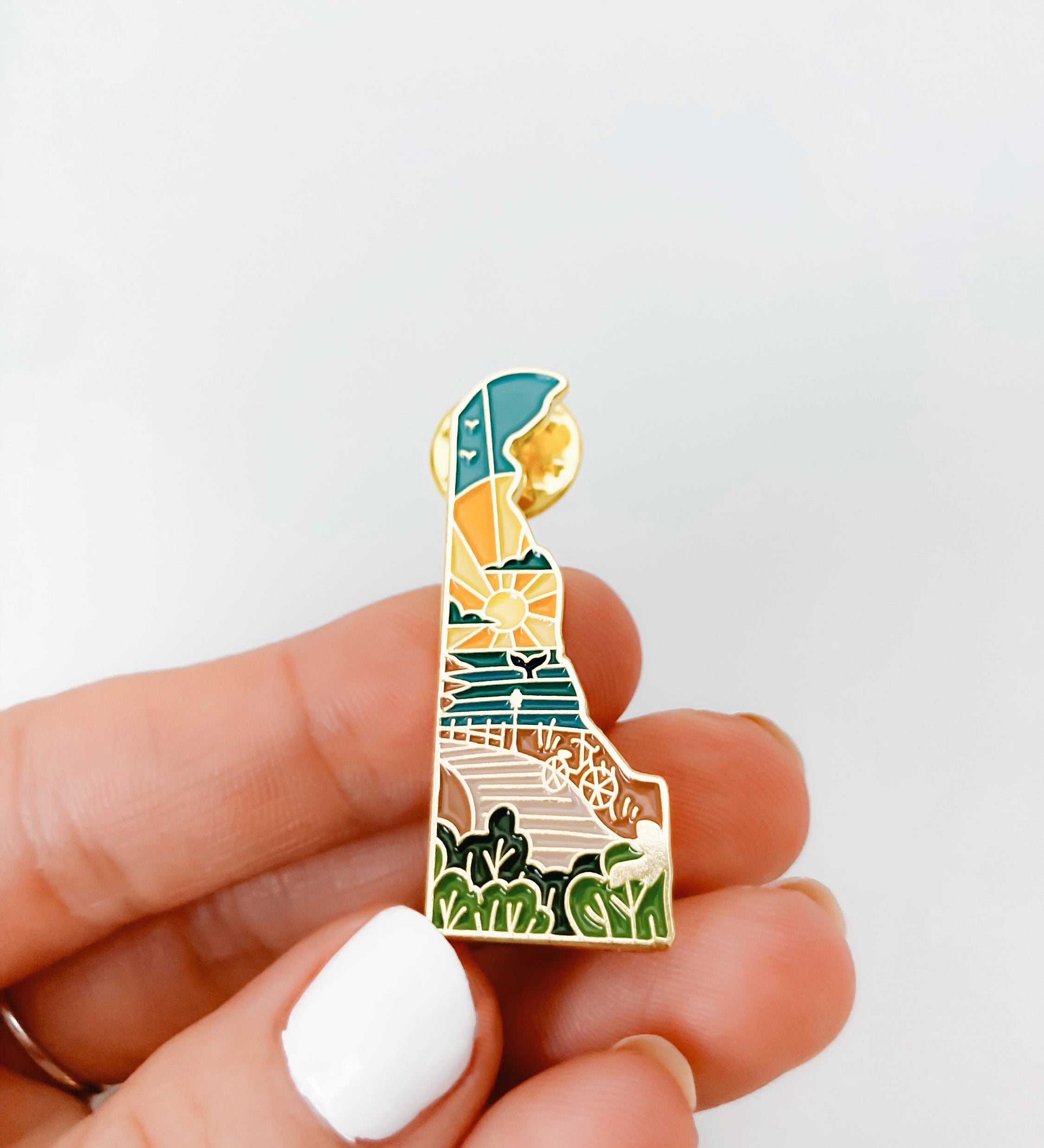 Gold Delaware Enamel Pin | Delaware Outline Pin | Illustrated State Pin | Butterfly Clasp | 1"