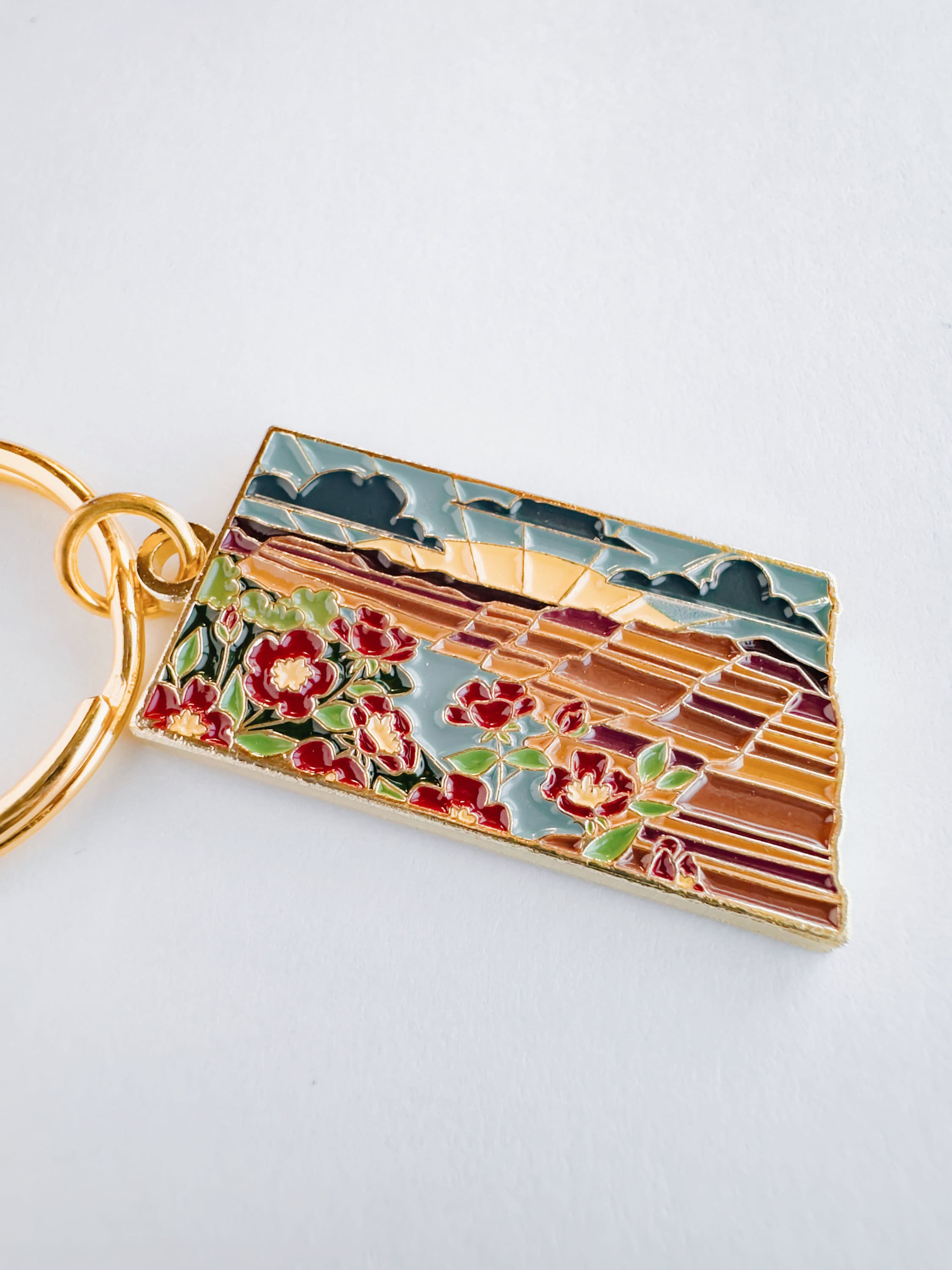 North Dakota Soft Enamel Keychain | North Dakota Outline Key Ring | Illustrated State Keychain 1.5"