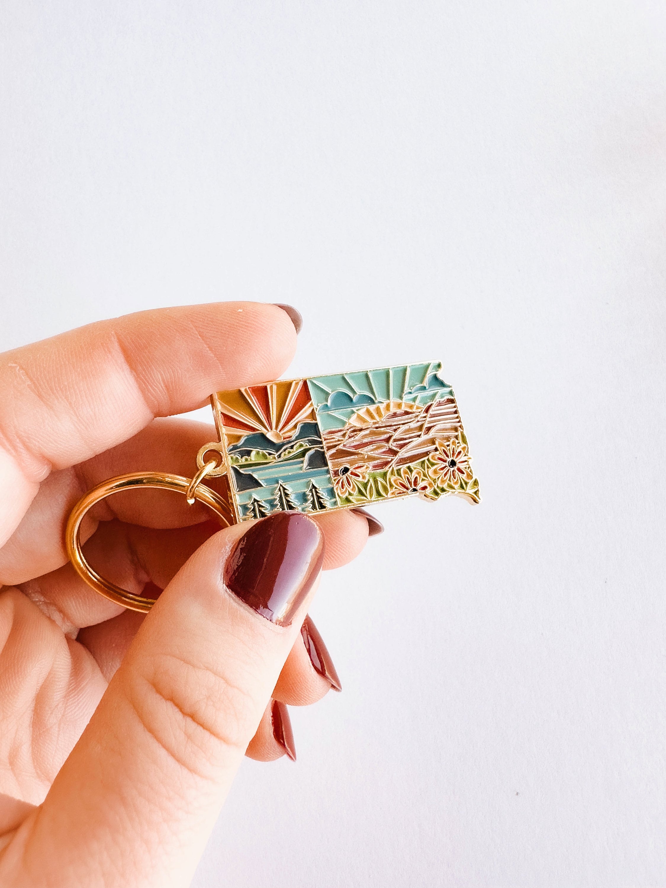 South Dakota Soft Enamel Keychain | South Dakota Outline Key Ring | Illustrated State Keychain 1.5"